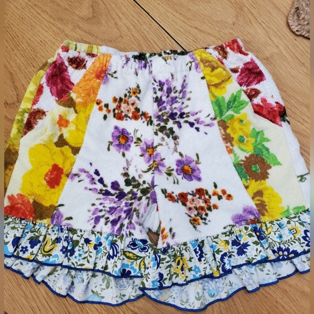Urban Outfitters Floral college towel Shorts - boho hippie style - Picture 2 of 10
